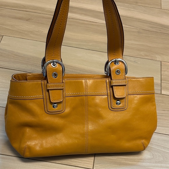 Coach Soho Pleated Buckle Leather Camel shoulder bag - Picture 5 of 13